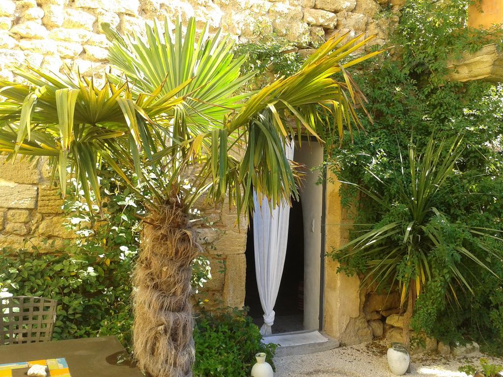Guesthouse De Cambis B&B Remoulins Luaran gambar
