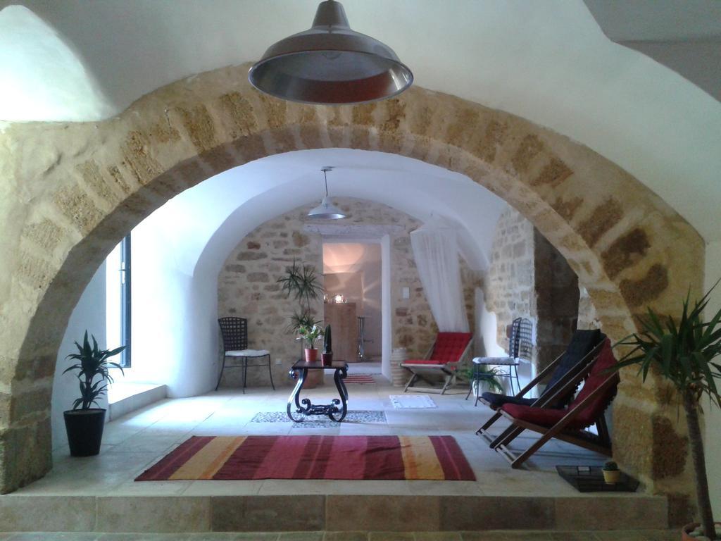 Guesthouse De Cambis B&B Remoulins Luaran gambar